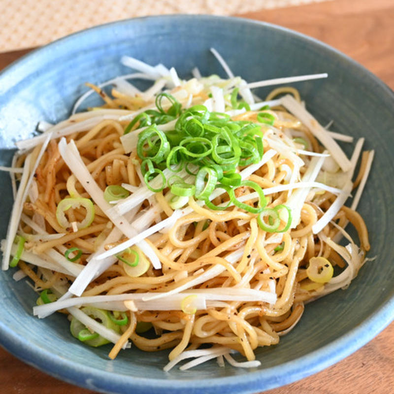 ねぎねぎにんにく焼きそば。ねぎとにんにくだけ、超シンプルで超匂う(笑)、そこがおいしい簡単焼きそば。