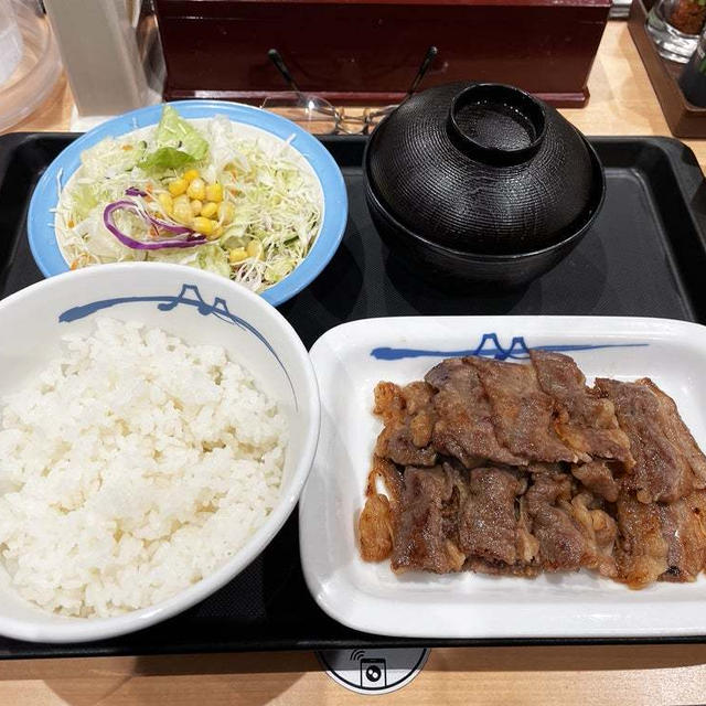 カルビ焼肉定食のお肉が33％増量！カルビ焼肉定食を食べる 〜松屋〜