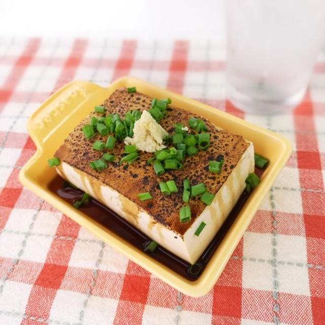 醤油の香りで絶品♪炙り豆腐