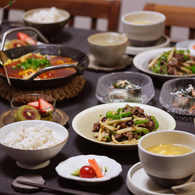 【献立】青椒肉絲と、ほたて玉と、わかめとツナのサラダなど。～給食は私たちの運命を握ってたと思う～