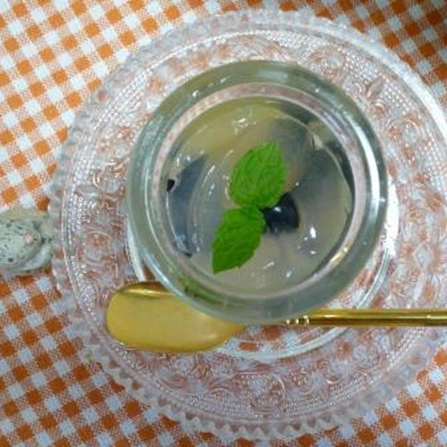 レアチーズケーキに、ブルーベリーを添えて・・・。