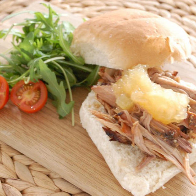 「プルドポークバンズ（Pulled pork Buns）」と「ご近所女子で鍋パーティー」