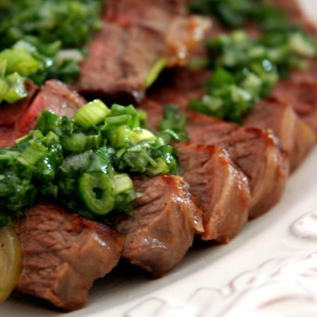 Steak with Green Sauceステーキと緑のソース