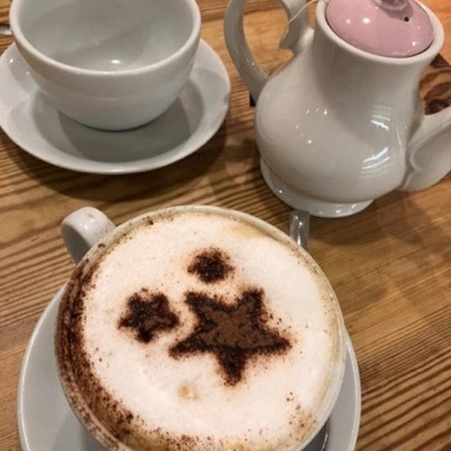 カプチーノにはココアパウダー