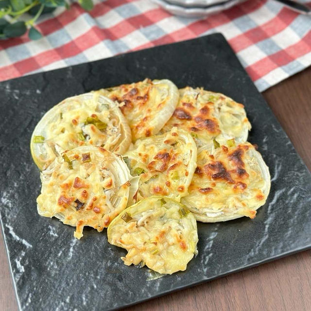 これは倍量食べたいやつ☆しらすと小口ネギの玉ねぎピザ