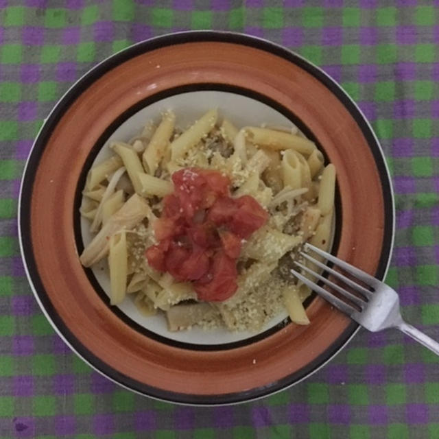 お鍋の残りでトマトパスタ。