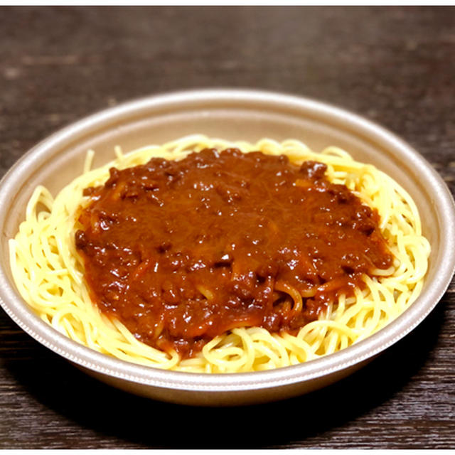 セブンイレブン「肉の旨味が詰まったミートソースパスタ」