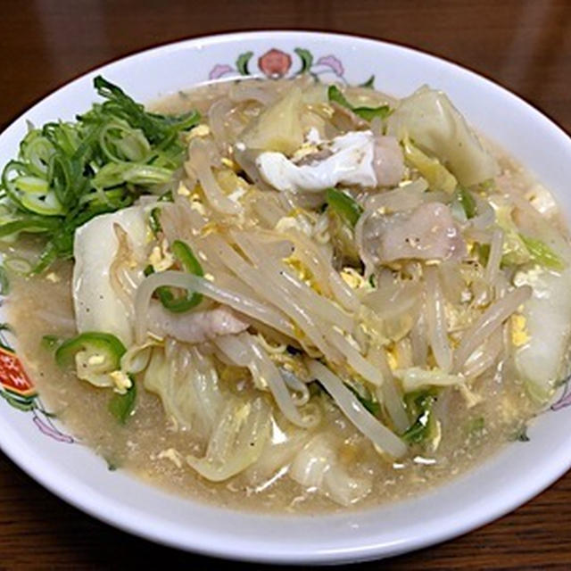 野菜山盛りラーメン