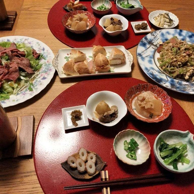 ゴーヤチャンプルー、ローストビーフサラダ、志津屋のペッパーカルネと小鉢6品で晩酌