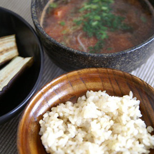 トマトとモロヘイヤのジンジャースープ＆玄米ごはん