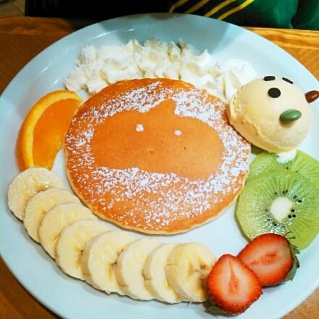 クリームたっぷり☆ふんわり甘いパンケーキ～モアナキッチンカフェ