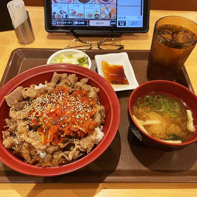 ねぎキムチカルビ丼並盛おしんこセット 〜すき家〜