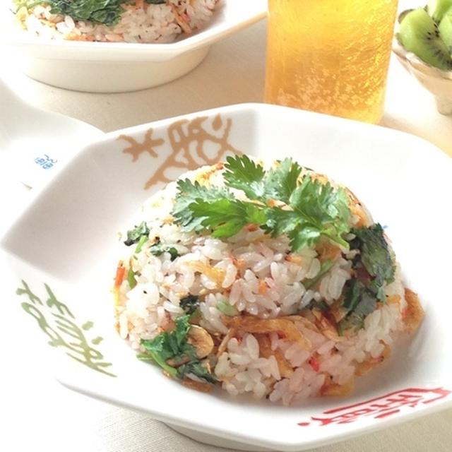桜海老と香菜のチャーハンと中華寄りなお夕飯