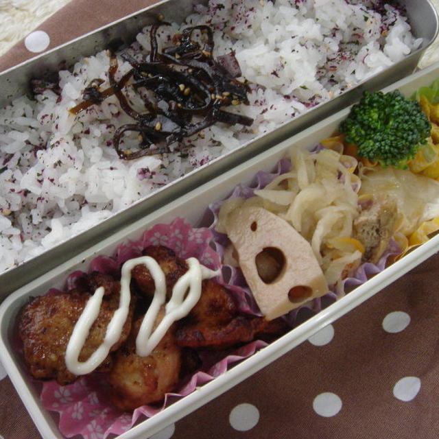 からあげ弁当と★マネケンのワッフル