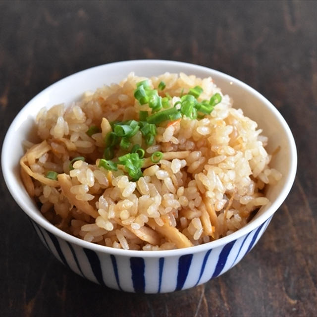 旨味たっぷり！さきいかと人参の炊き込みご飯