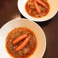 朝ごはんに。温かくて簡単美味しいが嬉しい「レンズ豆とウインナーのボルシチ風スープ」。