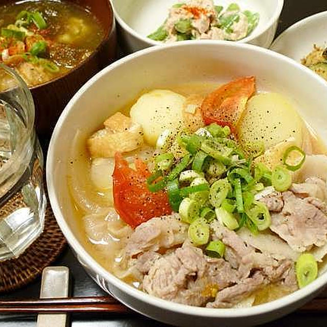 トマトの入った豚ジャガは、煮時間は10分で肉は最後に入れるのである。
