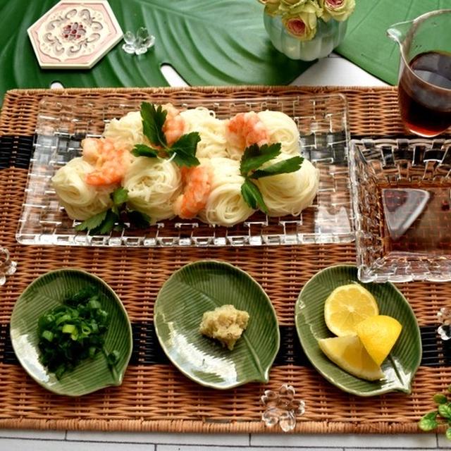 エキゾチックな雰囲気のキッチンキッチンの葉っぱプレート