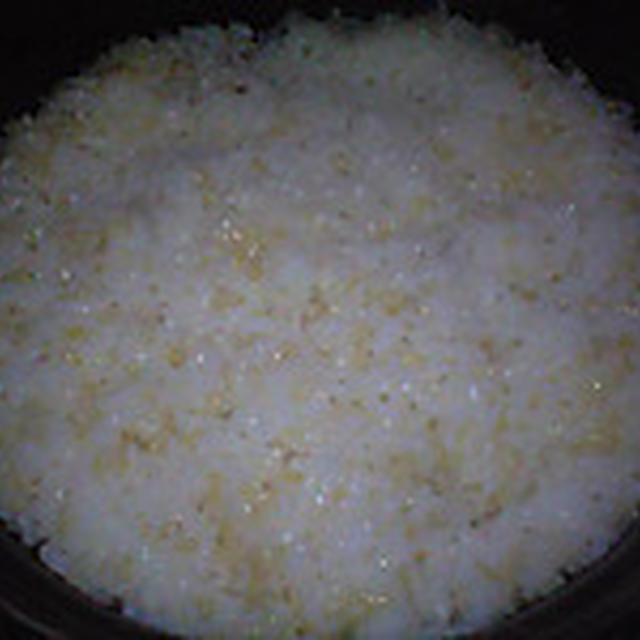 湯立てで白米（８８７）。。。富山県南砺市産海藻アルギット米特別栽培米コシヒカリ・白米（あいざわ米店）と茨城県産うまかっぺコシヒカリ玄米・新米（あいざわ米店）