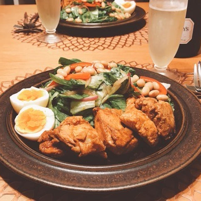 サラダ、鶏胸肉、茹で卵。
