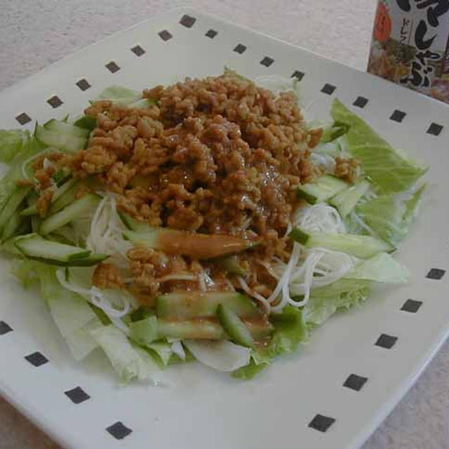 肉味噌風カレー風味の冷やしそうめん