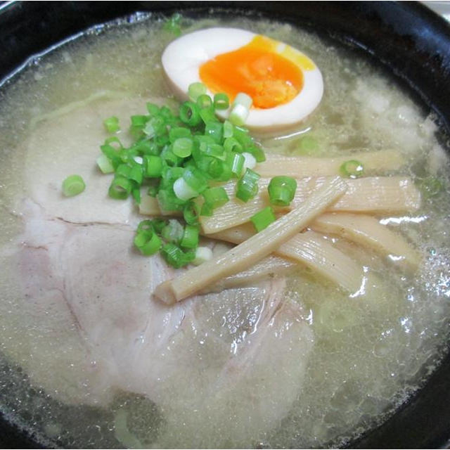 「牛鶏豚骨ラーメン」の実食！