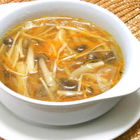 寒い〜と帰ってスグできる！オイスターソースで簡単＆コク旨きのこスープ。