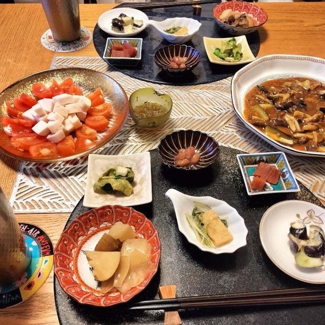 麻婆なす&きのことトマトとはんぺんのエスニックサラダ、小鉢6品で晩酌