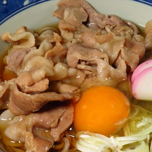 久原のあごだしつゆで豚玉そば、あるいは肉玉そば。