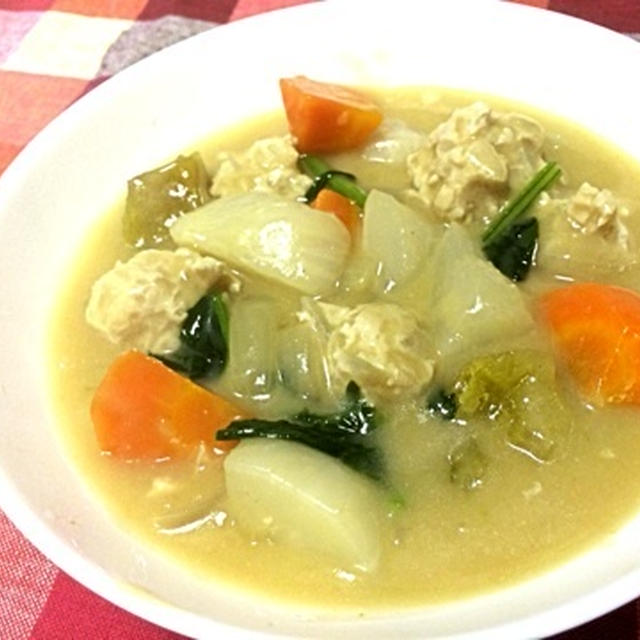 鶏団子とカブの味噌シチュー