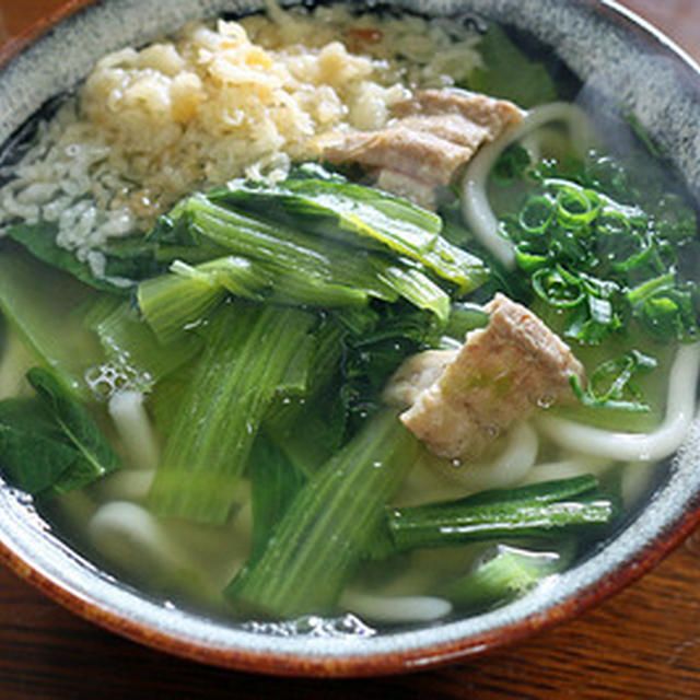 朝ごはんに「小松菜かすうどん」