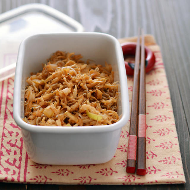 切り干しちりめんのごまらー油。作りおきに、。