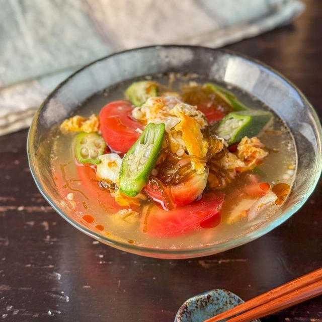 暑い夏にツルッと食べたい☆夏野菜で作るもずく酸辣湯