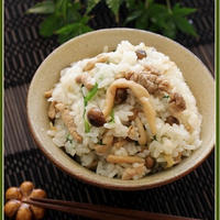 豚肉としめじの中華風混ぜご飯【ヒガシマル牡蠣だし醤油】