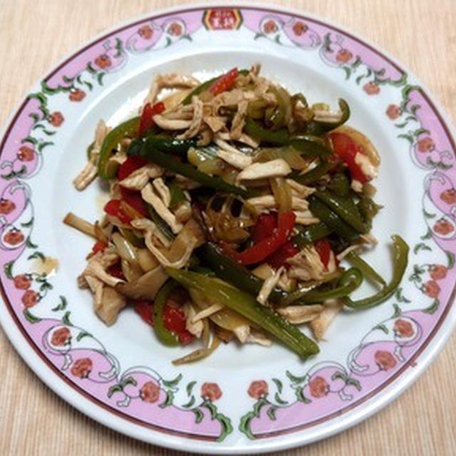 鶏肉と細切り野菜のオイスターソース炒め(青椒鶏肉絲)