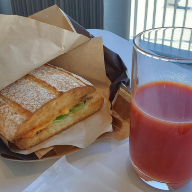 関空ラウンジでお昼ご飯