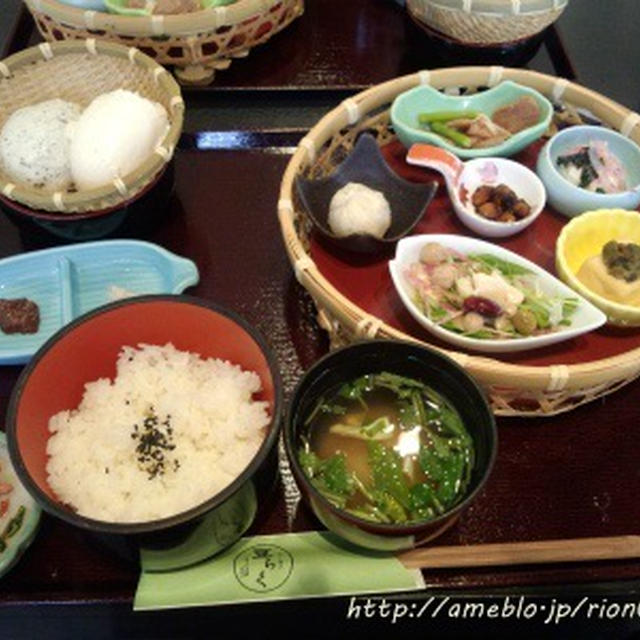 多摩川沿いで食べる。。お豆腐懐石
