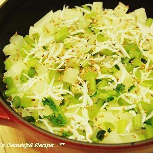 STAUBで作る‘しらすと大根の炊き込みご飯’。