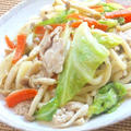 にんにく醤油で旨いっ！豚肉と春キャベツの焼きうどん。