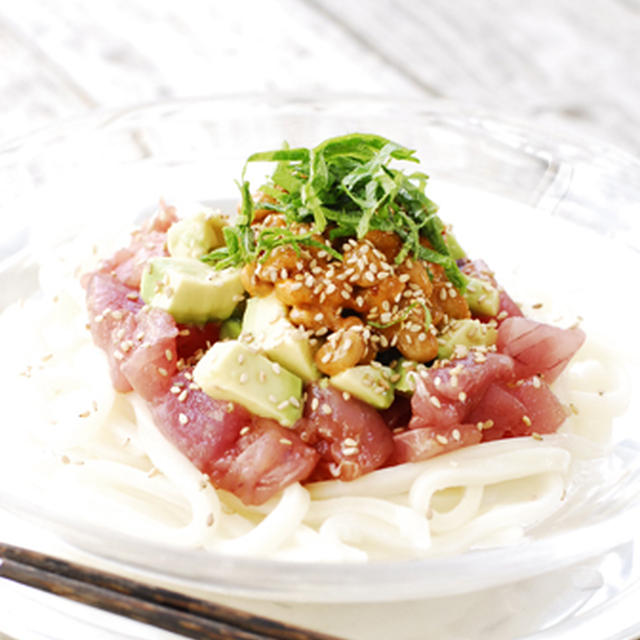 食べるラー油でシビ(キハダマグロ）とアボガドのユッケうどん　エコクラフト