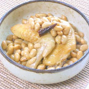 味がしみしみ〜で、こっくりと旨い！手羽先と大豆の甘辛煮。