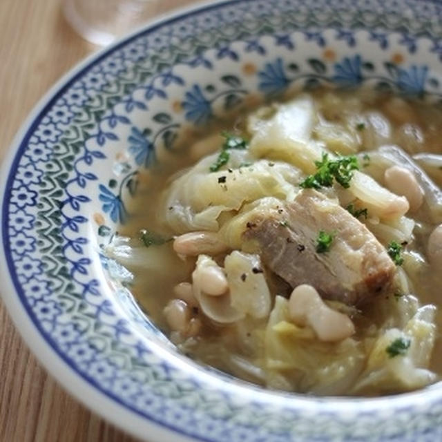 塩豚とキャベツと白インゲン豆の煮込み