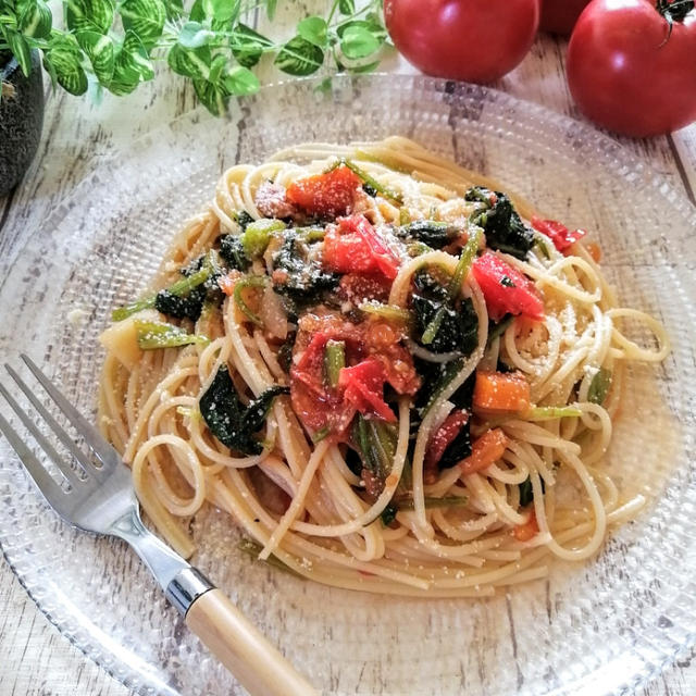 トマトとほうれん草のアレンジ時短パスタと、、、似顔絵。