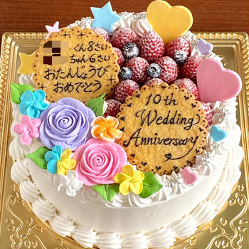 お誕生日と結婚記念日と…ダブルでお祝いするお花ケーキ。