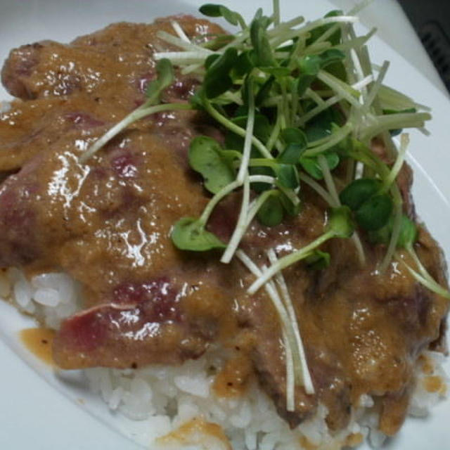 牛ｽﾃｰｷどんぶり・美味しいダブルＧソース！