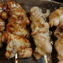 自宅のガステーブルの魚焼きグリルで焼き鳥を焼く
