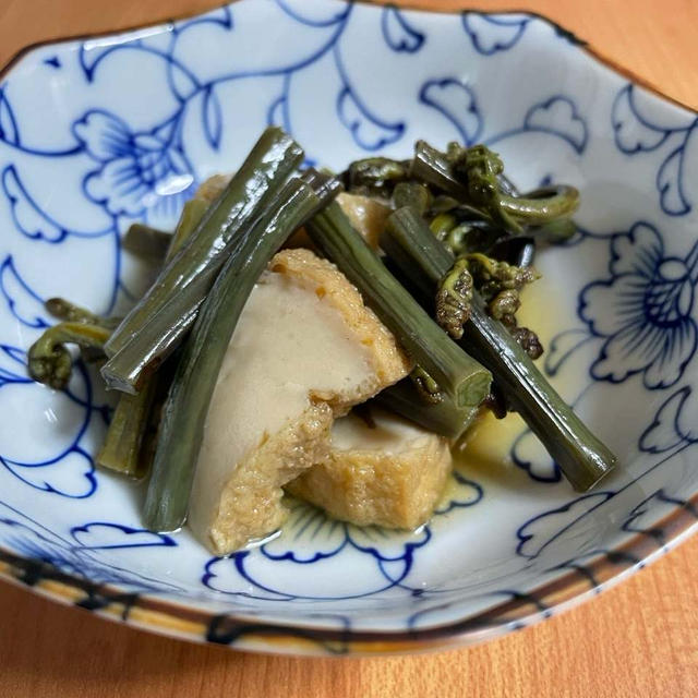 わらびと厚揚げの煮物(わらびのアク抜き)