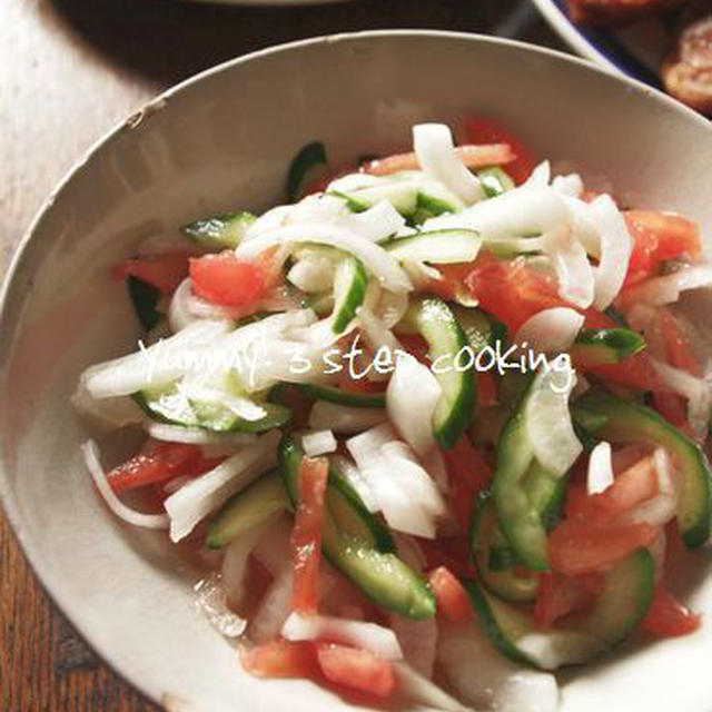 ★レシピ★インドのフレッシュな野菜サラダ、トマトときゅうりのカチュンバル