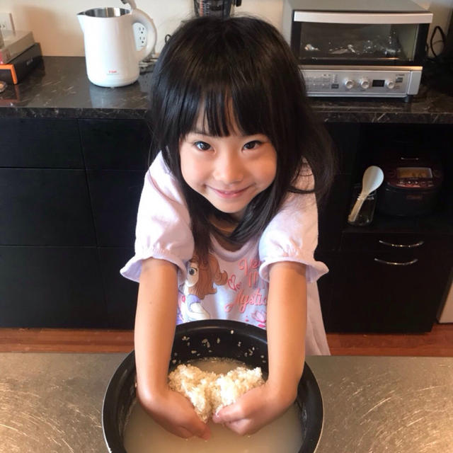 杏ちゃんお米を炊く。