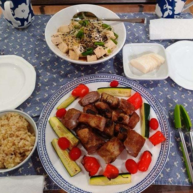 今日もお土産探し ～ 低温オーブン焼きの豚骨付き肉